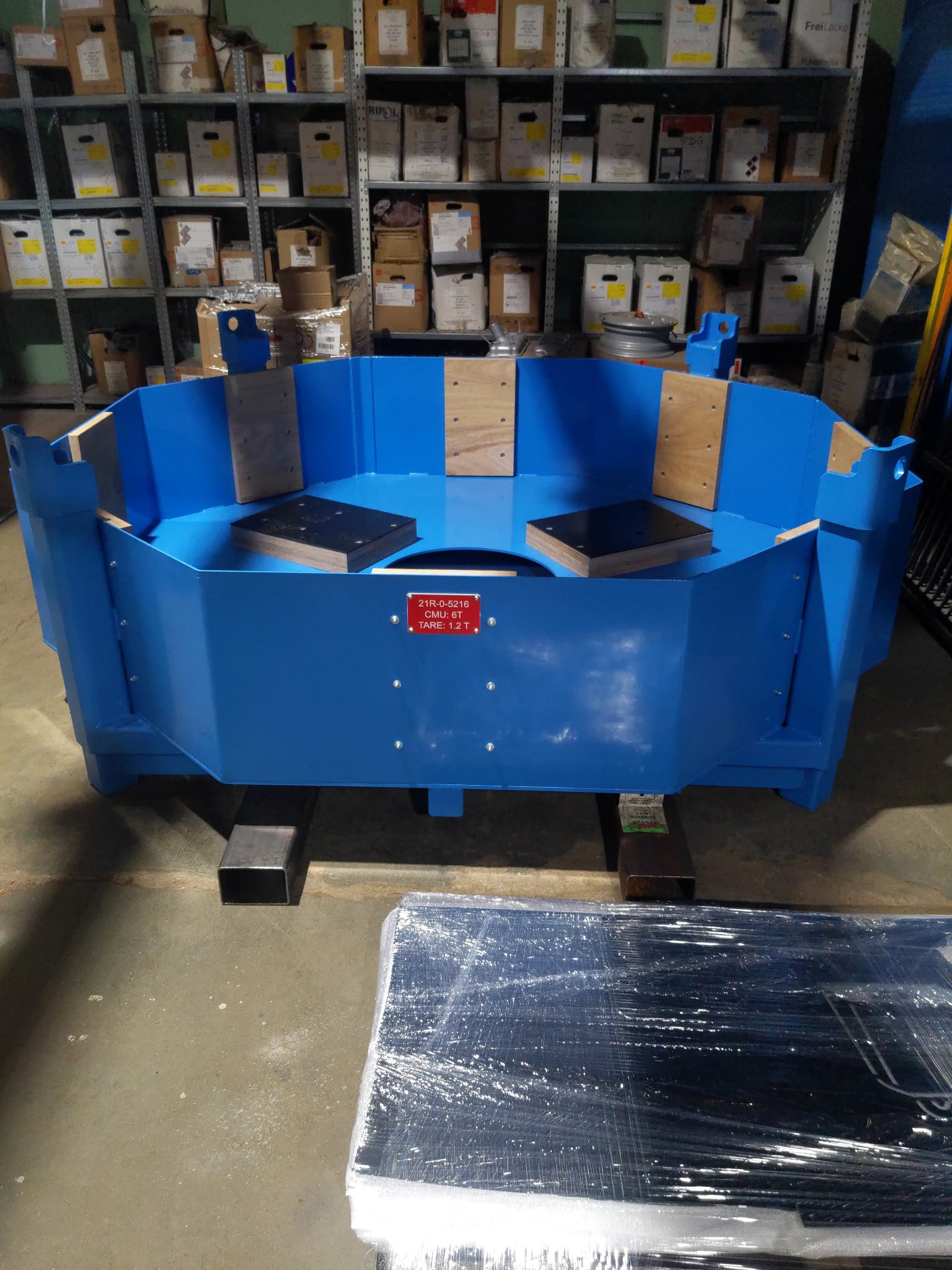Structure métallique thermolaquée RAL 9005 bleu